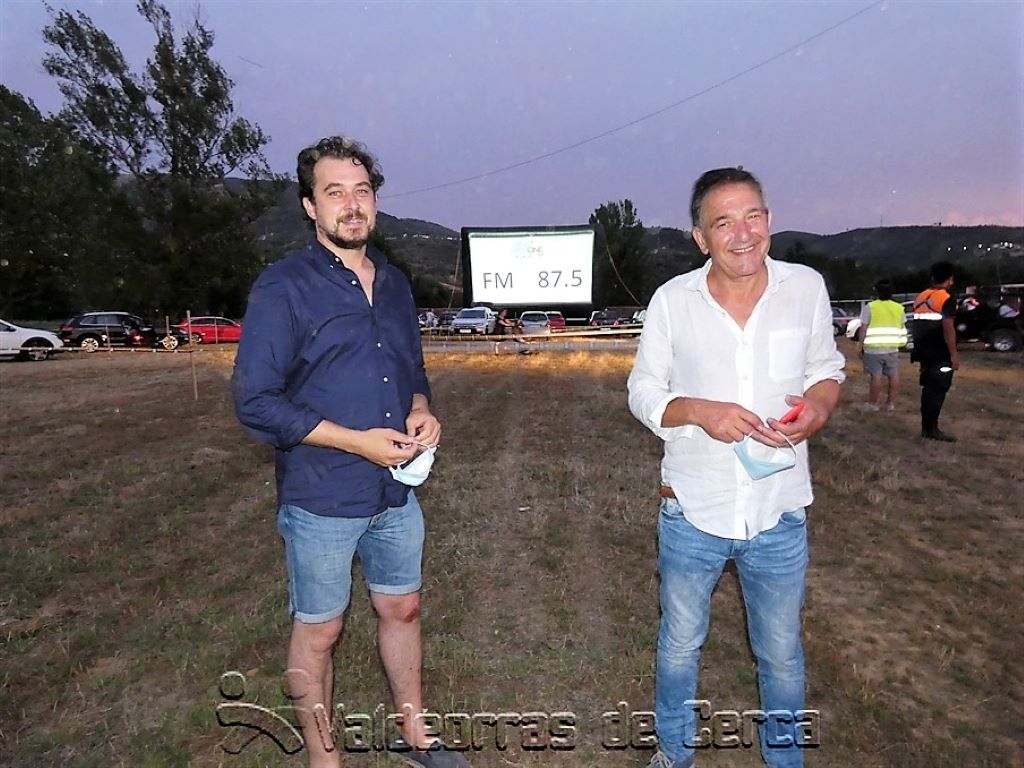 Imagen de Martin y Ignacio, director y organizador del autocine
