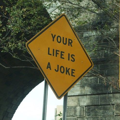 Senyal rombe "your life is a joke"