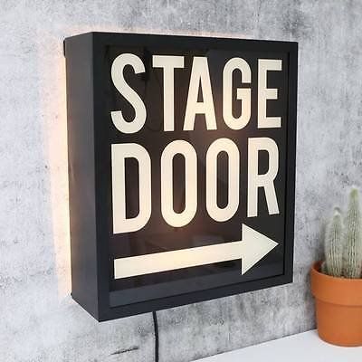 Senyal Stage Door