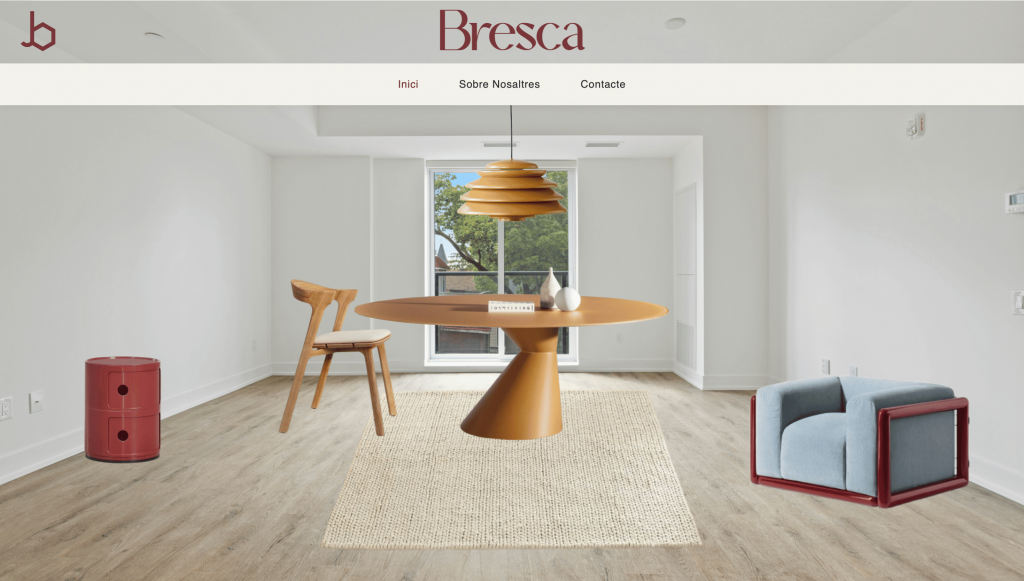 Captura de pantalla de la pàgina d'inici de Bresca. A la part superior hi ha el logotip 'Bresca' en granat i un menú amb 'Inici', 'Sobre Nosaltres' i 'Contacte'. La imatge principal mostra un saló modern i lluminós amb una taula rodona de fusta, una cadira a joc, una catifa clara, una butaca de color blau clar amb estructura vermella i un moble auxiliar cilíndric vermell.