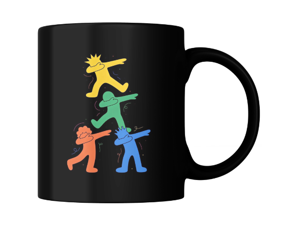 Taza de cerámica negra con los cuatro personajes de OMNIS haciendo poses de baile y dabbing.